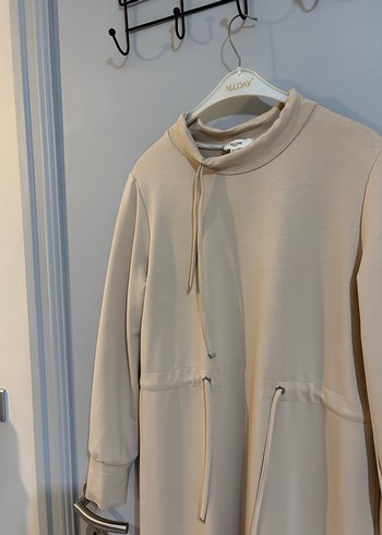 Bej Yüksek Yakalı Kadın Uzun Elbise Allday M beden - Görsel 4