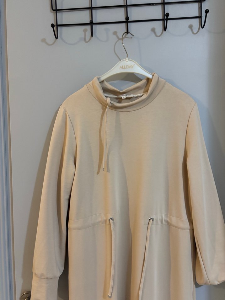 Bej Yüksek Yakalı Kadın Uzun Elbise Allday M beden - Görsel 2