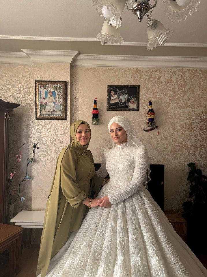 Uzun Kollu Haki Düğün Elbisesi - Görsel 2