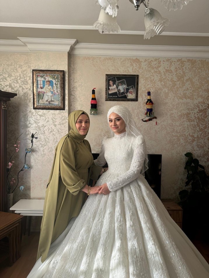 Uzun Kollu Haki Düğün Elbisesi - Görsel 3