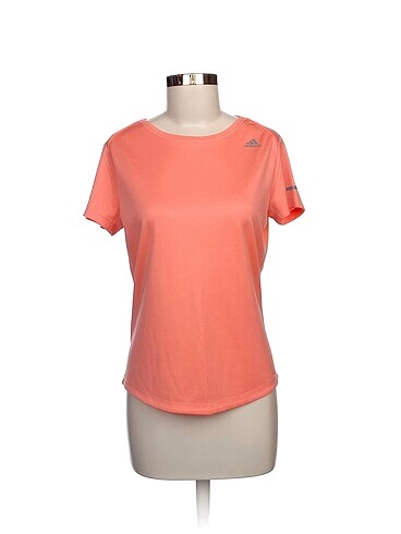 Adidas T-shirt %70 İndirimli.