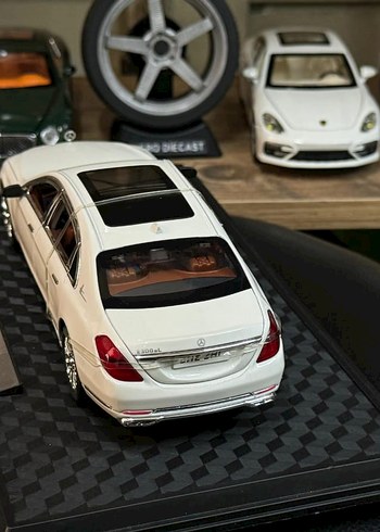 Beyaz Parlak Oyuncak Araba - Görsel 10