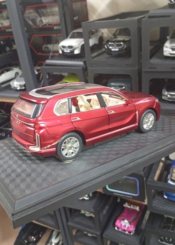 Beyaz Parlak Oyuncak Araba - Görsel 14