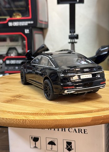 Beyaz Parlak Oyuncak Araba - Görsel 15