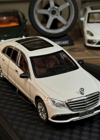 Beyaz Parlak Oyuncak Araba - Görsel 12