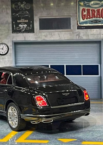 Beyaz Parlak Oyuncak Araba - Görsel 3