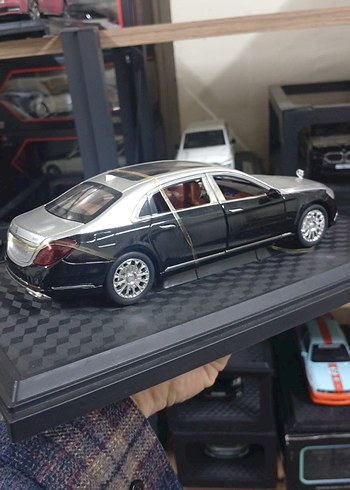 Beyaz Parlak Oyuncak Araba - Görsel 17