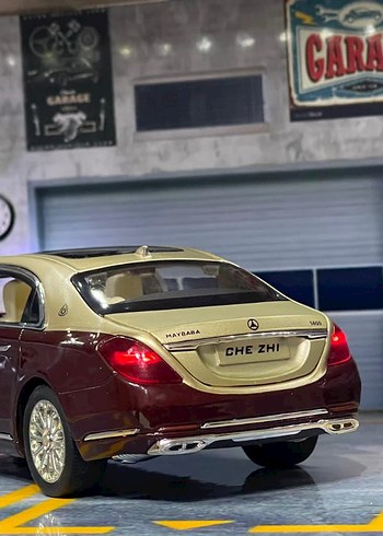 Beyaz Parlak Oyuncak Araba - Görsel 6