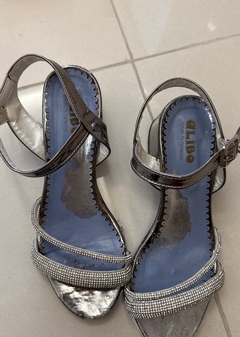 Gri Yılan Desenli Tokalı Kadın Topuklu Ayakkabı - Görsel 2