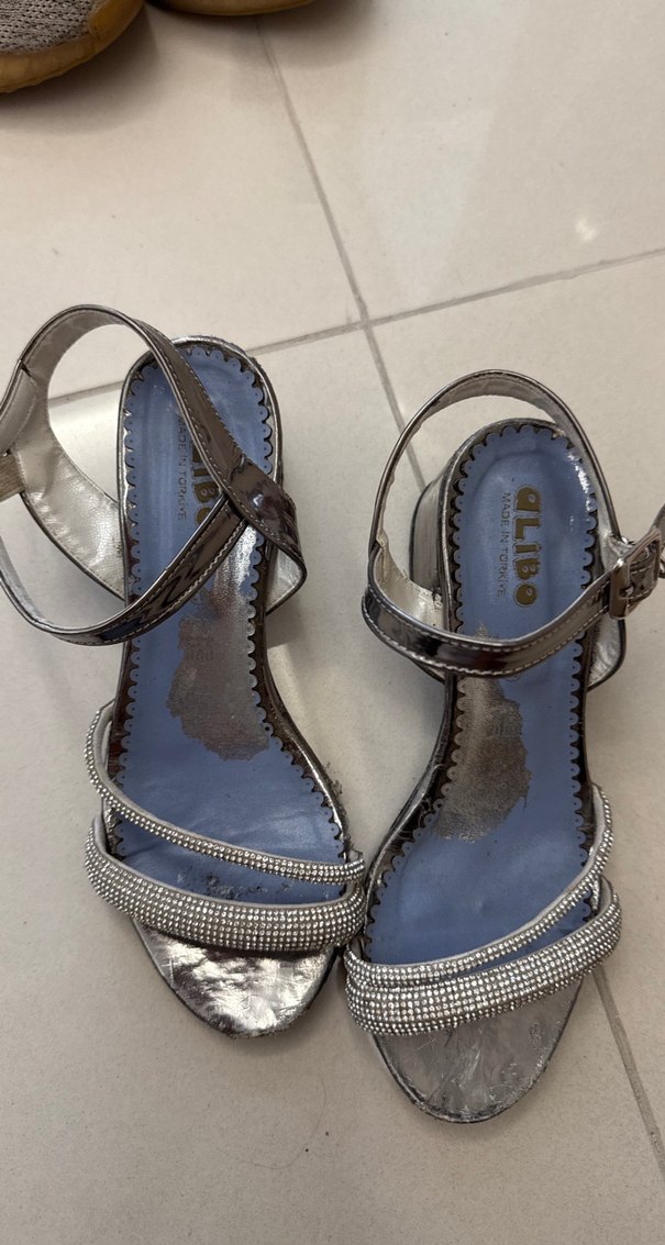 Gri Yılan Desenli Tokalı Kadın Topuklu Ayakkabı - Görsel 2