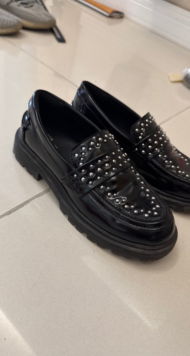Parlak Siyah Tokalı Kız Çocuk Loafer - Görsel 2