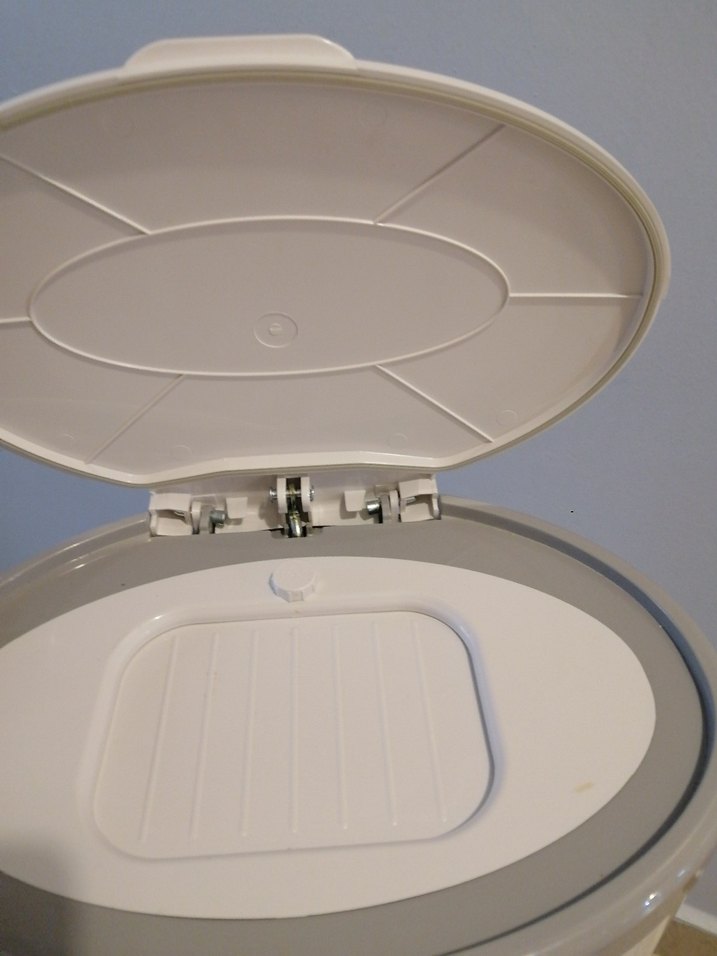 Bebek Bezi Kutusu Pedallı Beyaz - Görsel 2