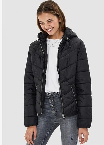 Bershka Kapişonlu Siyah Şişme Mont