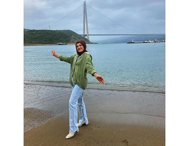 Trendyol & Milla Mavi Yırtmaçlı Yüksek Bel Slim Jean