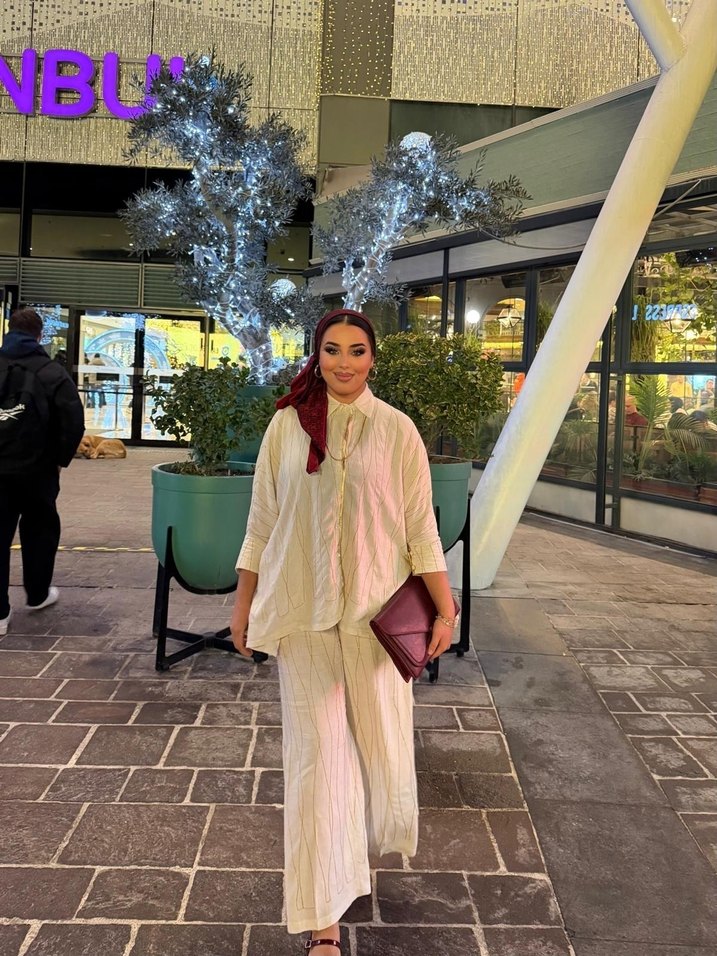 Beyaz Gold  Salaş Midi Takım Halter Yaka - Görsel 3