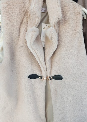 Bej Kürklü Kadın Yelek - Görsel 3