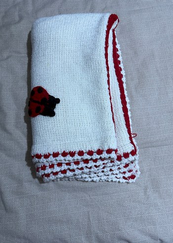 Beyaz Nakışlı Örme Çocuk Battaniyesi - Görsel 7