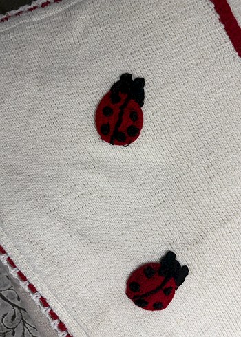 Beyaz Nakışlı Örme Çocuk Battaniyesi - Görsel 5