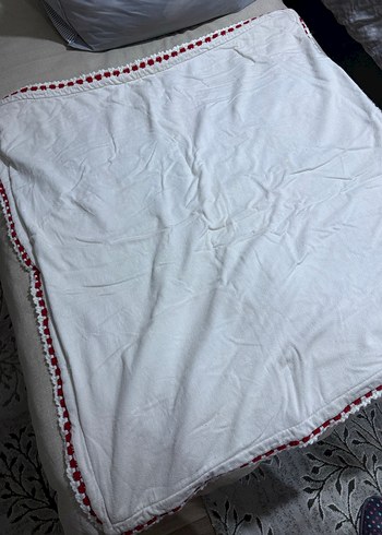 Beyaz Nakışlı Örme Çocuk Battaniyesi - Görsel 3