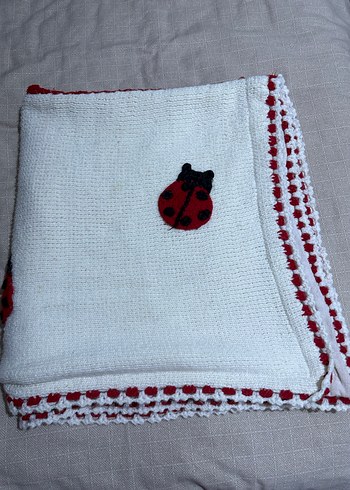 Beyaz Nakışlı Örme Çocuk Battaniyesi - Görsel 6