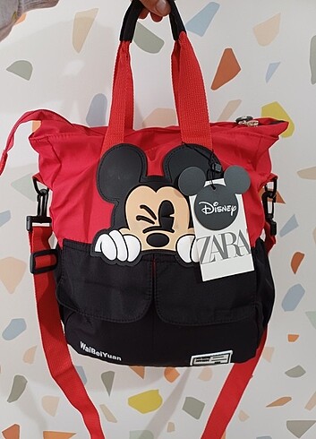 Mickey canta