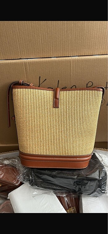 Mango Rafya görünümlü bucket çanta