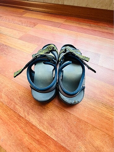 34 Beden gri Renk Decathlon sandalet
