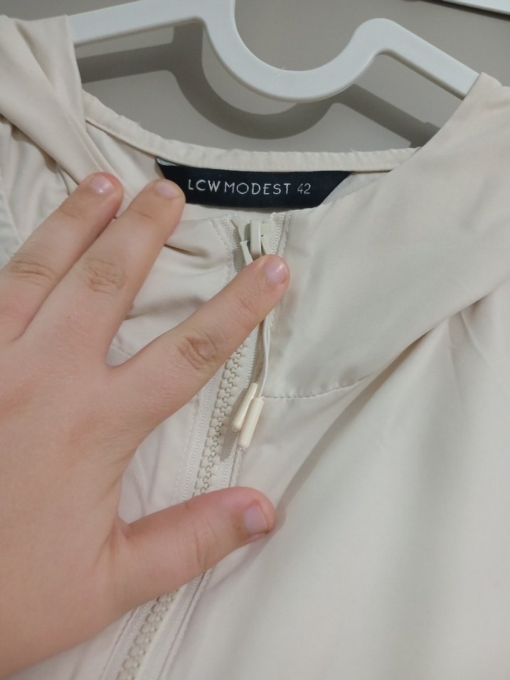 Kadın Beyaz Midi Kapüşonlu Yağmurluk - Görsel 3