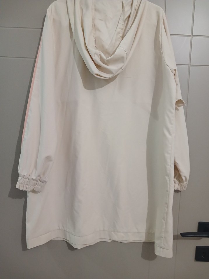 Kadın Beyaz Midi Kapüşonlu Yağmurluk - Görsel 4