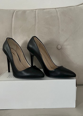 Diğer Kadın Siyah Deri Stiletto Topuklu Ayakkabı