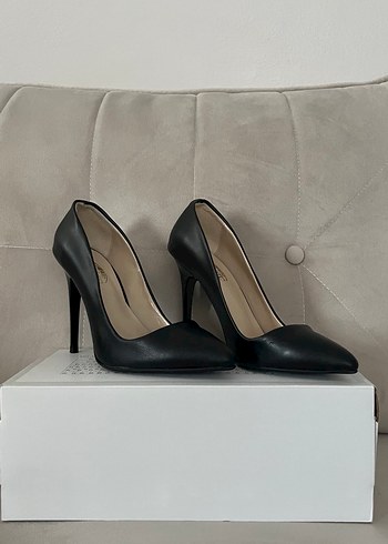 Kadın Siyah Deri Stiletto Topuklu Ayakkabı