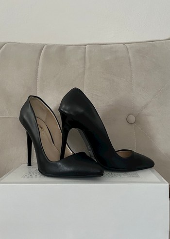 37 Beden Kadın Siyah Deri Stiletto Topuklu Ayakkabı