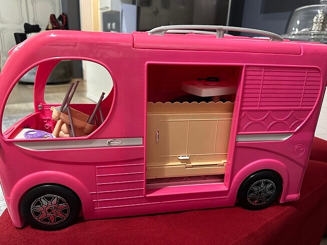 Beden Barbie iki katlı karavan