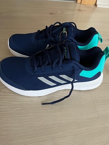 Adidas spor ayakkabı