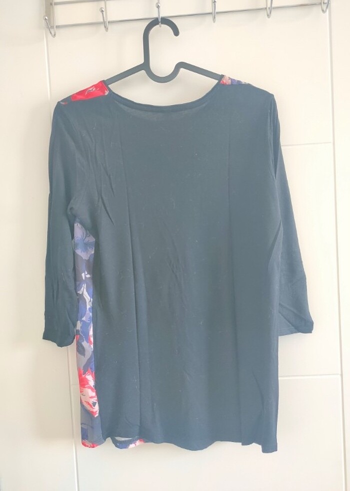 Siyah önü çiçek desenli bluz - Görsel 2