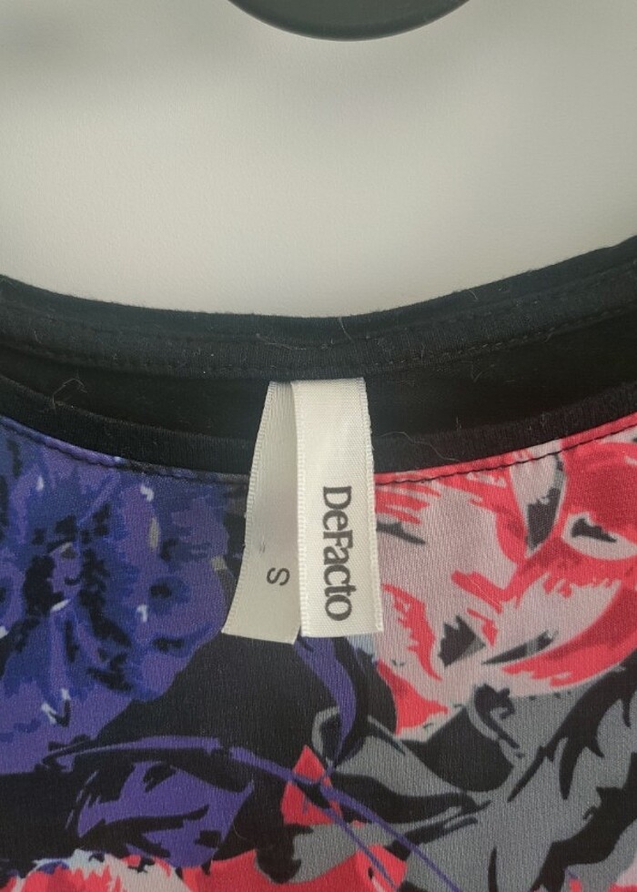 Siyah önü çiçek desenli bluz - Görsel 3