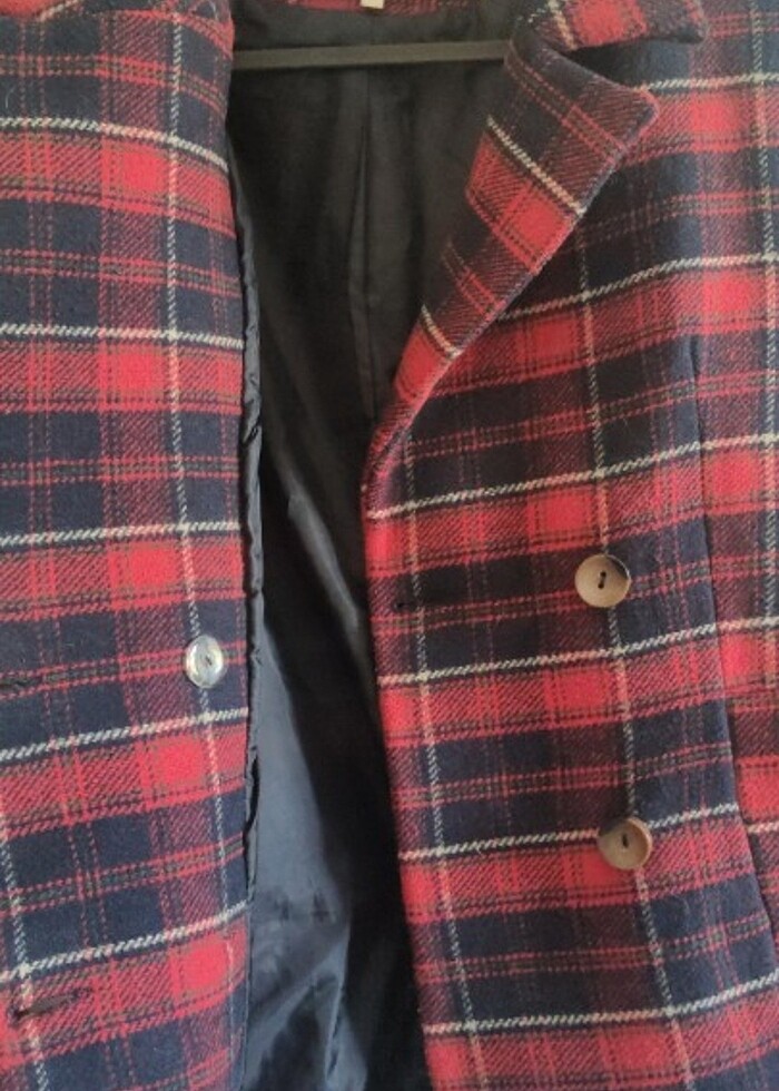 Kırmızı ekoseli kuşaklı kısa kaban - Görsel 3