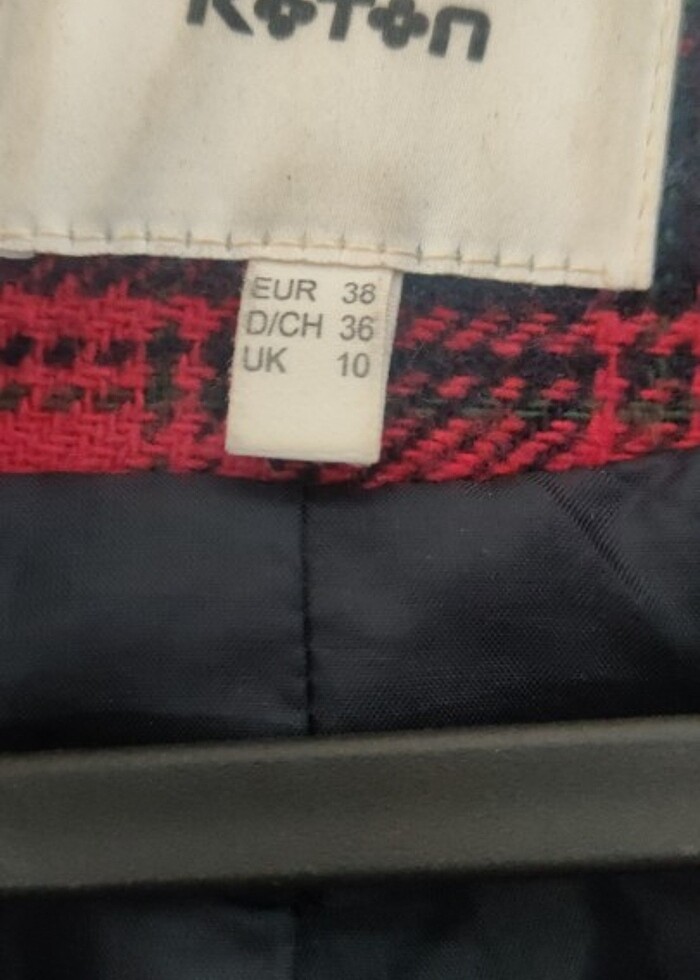 Kırmızı ekoseli kuşaklı kısa kaban - Görsel 4