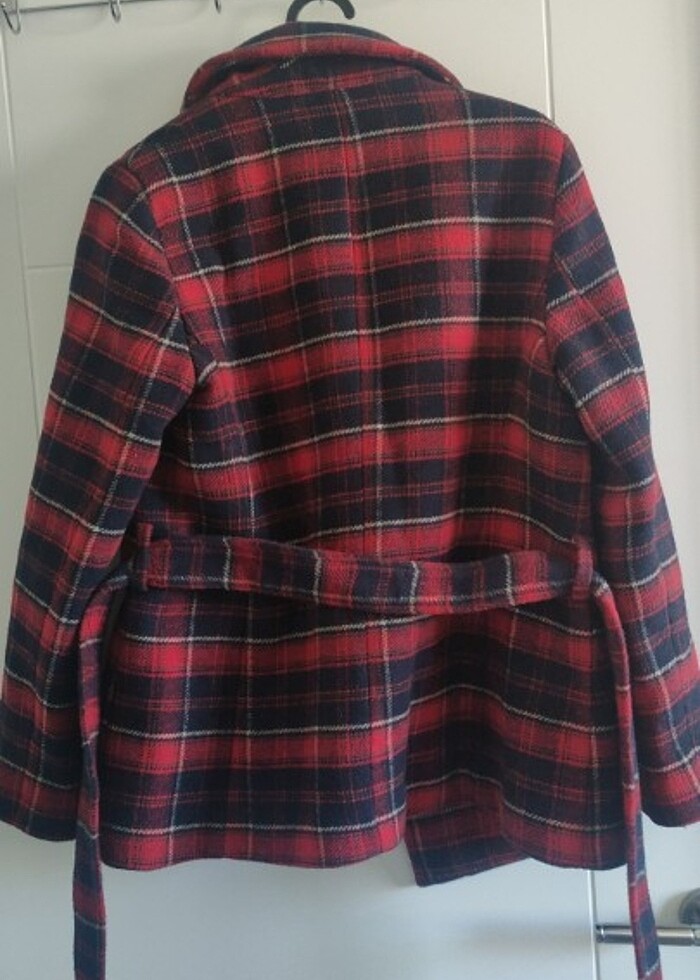 Kırmızı ekoseli kuşaklı kısa kaban - Görsel 5
