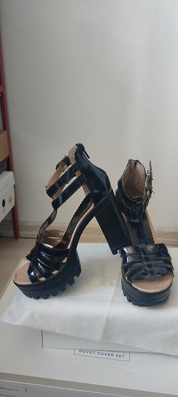 Siyah rugan platform kalın topuklu sandalet - Görsel 5