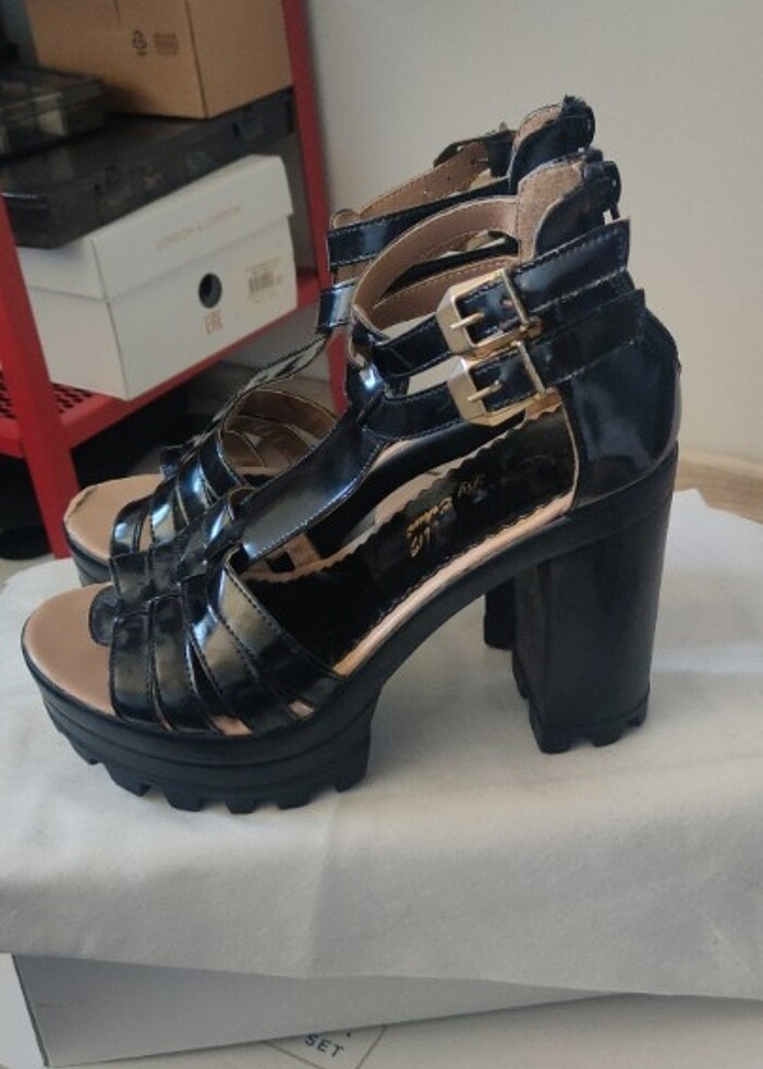 Siyah rugan platform kalın topuklu sandalet - Görsel 4