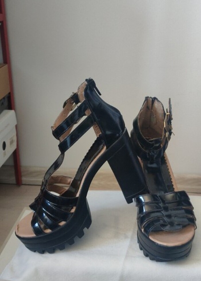 Siyah rugan platform kalın topuklu sandalet - Görsel 5