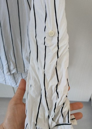 Kolları Düğmeli V Yaka Çizgili Kadın Beyaz Gömlek - Görsel 4