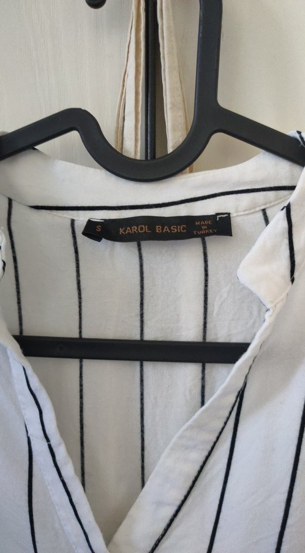 Kolları Düğmeli V Yaka Çizgili Kadın Beyaz Gömlek - Görsel 3