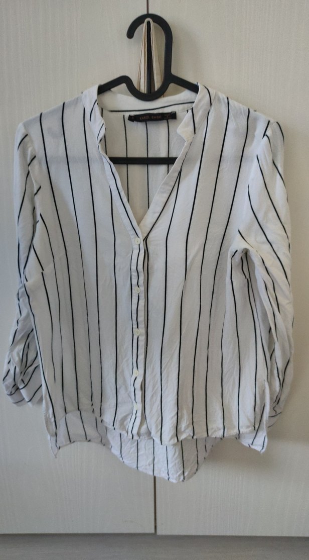 Kolları Düğmeli V Yaka Çizgili Kadın Beyaz Gömlek - Görsel 2