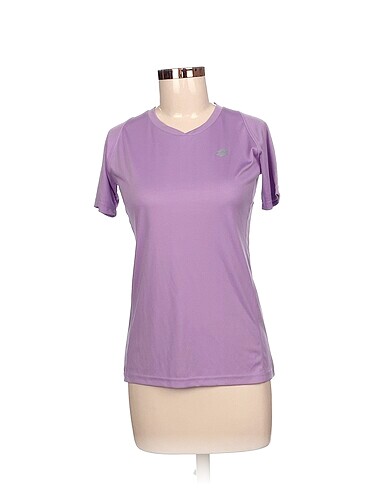 Lotto T-shirt %70 İndirimli.
