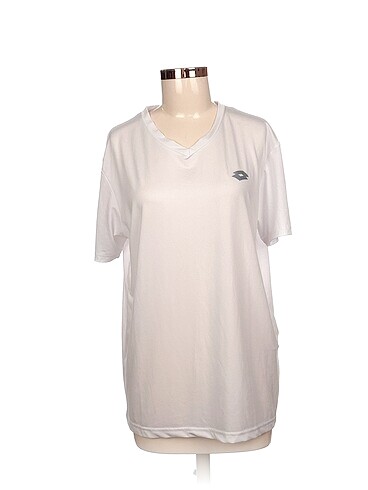 Lotto T-shirt %70 İndirimli.