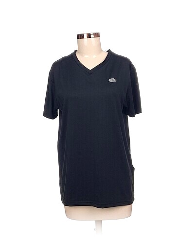 Lotto T-shirt %70 İndirimli.