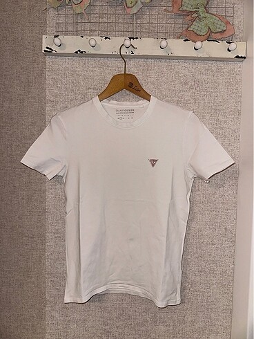 Guess T-shirt