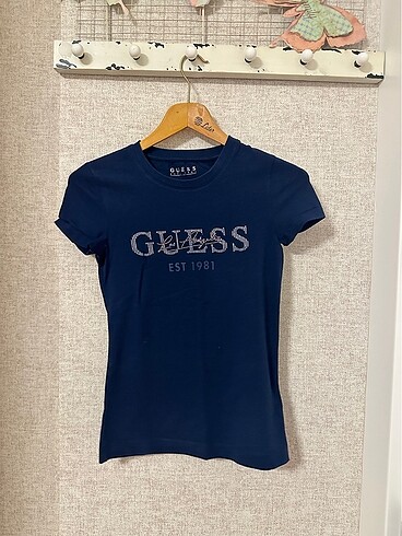Guess T-shirt
